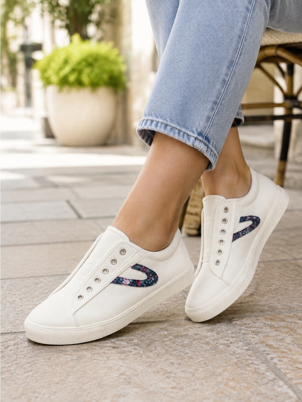 Tretorn - NWT White Floral Laceless Sneakers Size 9